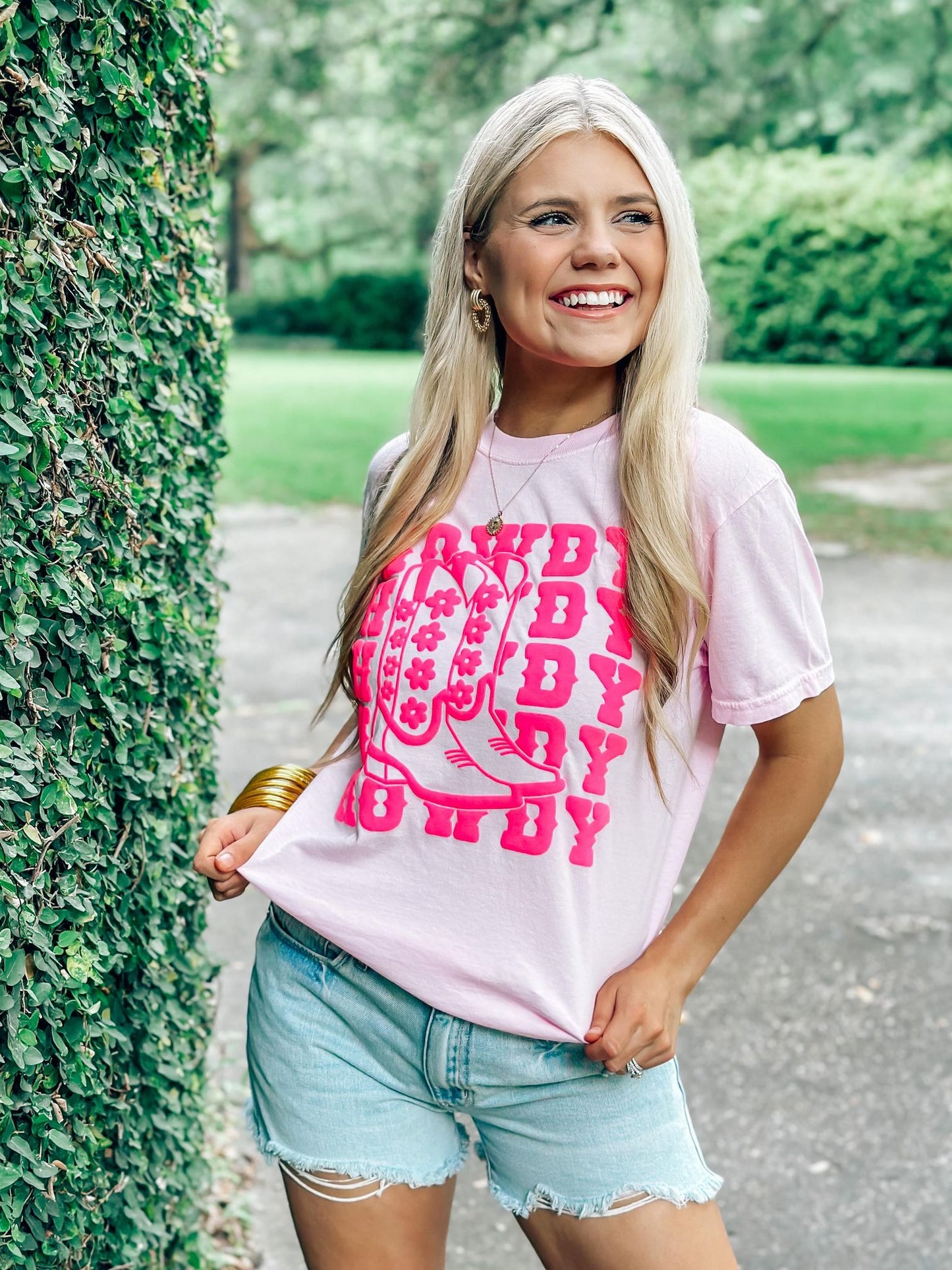 Flower Cowboy Boot Howdy Stack Puff Tee