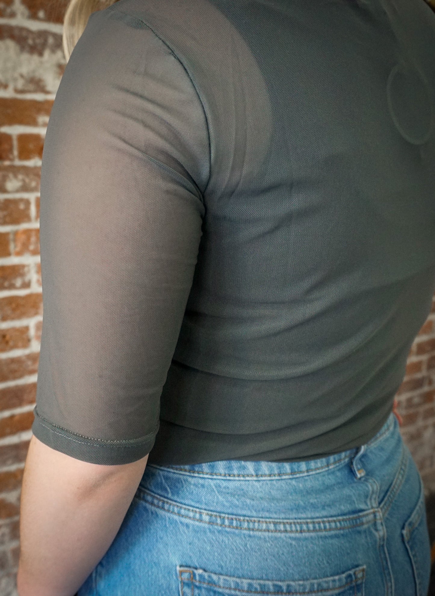 Cambria Mesh Top
